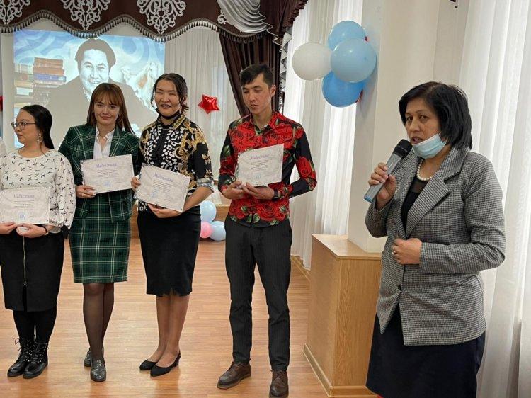 ✏️✏️✏️✏️✏️✏️✏️✏️  📌Мұқағали Мақатаевқа арнап “Жырлайды жүрек” жыр мүшайрасы мұғалімдер арасында өткізілді!  Мұқағали Сүлейменұлы Мақатаев (9 ақпан 19