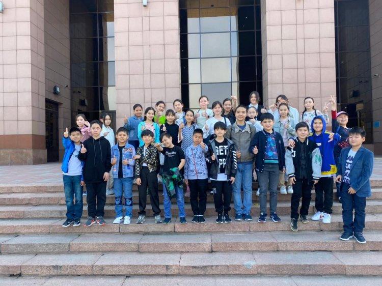 Мектебіміздің 5 “А”, “Ә” сыныбы Ғабит Мүсірепов атындағы Қазақ Мемлекеттік Академиялық балалар мен жасөспірімдер театрына “Туған күн” қойылымына барып