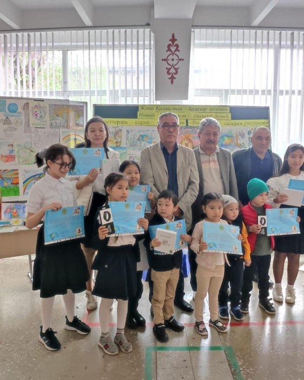 Ұстаз” кәсіподағы ұйымдастырған “Жаңа Қазақстан балалар көзімен” атты сурет байқауының аудандық кезеңінен мектебіміздің 8Ә-сынып оқушысы қатысып бірін