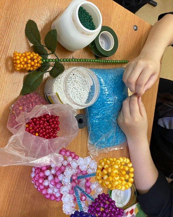 «Алматы бала фест» талантты балалар фестивалінің мектепшілік кезеңі басталды 5-9 сынып оқушылары арасында “Өнерлі бала” бағыты бойынша бисермен жұмыс