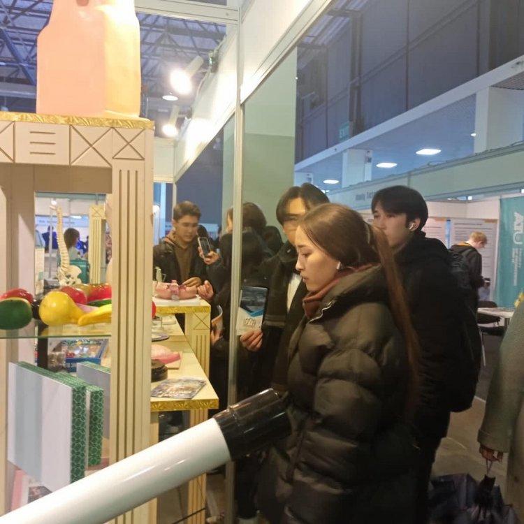 №163 мектеп-лицейінің оқушылары “Халықаралық білім және мансап XXI” көрмесіне қатысты. Көрме барысында оқушылар жоғары білім ордалары мен түрлі маманд