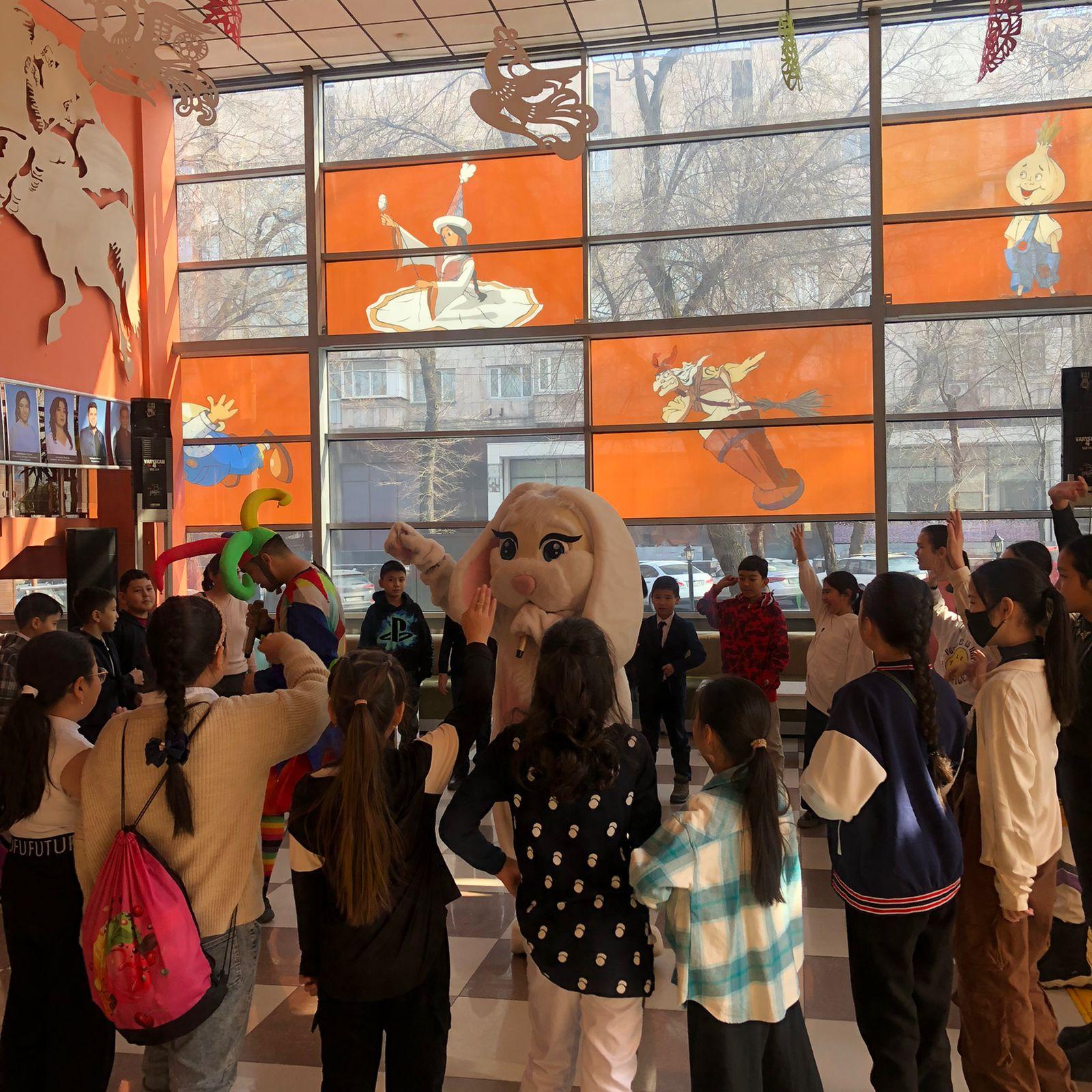 Мектебіміздің оқушылары Мемлекеттік қуыршақ театрына  барып “ Аяз” ертегісін тамашалап қайтты.