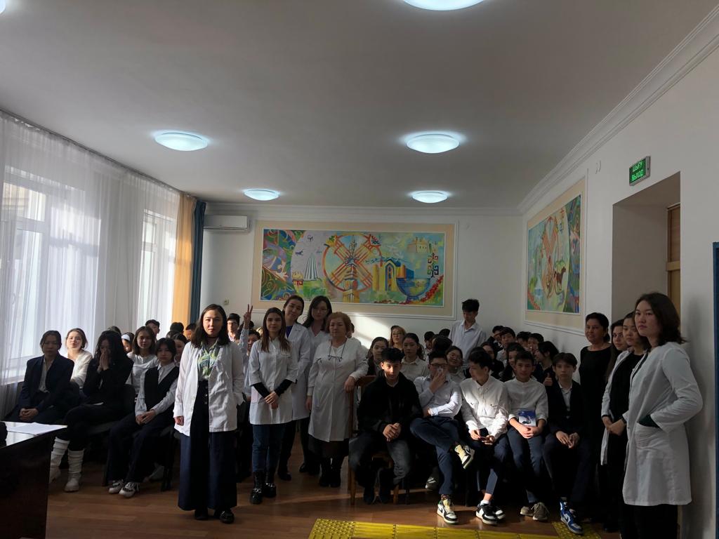 Мектебіміздің 8-10 - сынып оқушыларына С.Асфендияров атындағы университетінің  ұстазы мен студенттері келіп Туберкулез ауруына қарсы іс-шара өткізді.
