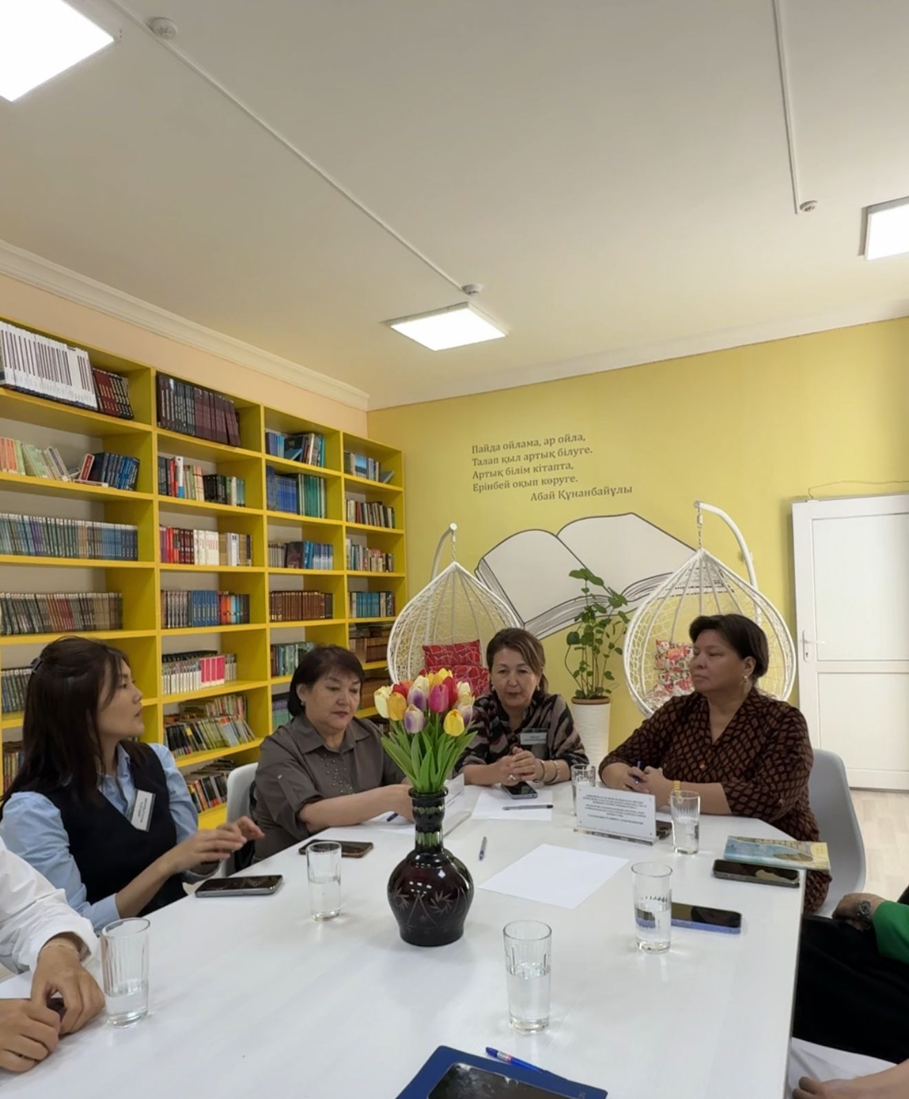 “Заманауи қоғамдағы ананың рөлі” тақырыбында дөңгелек үстел