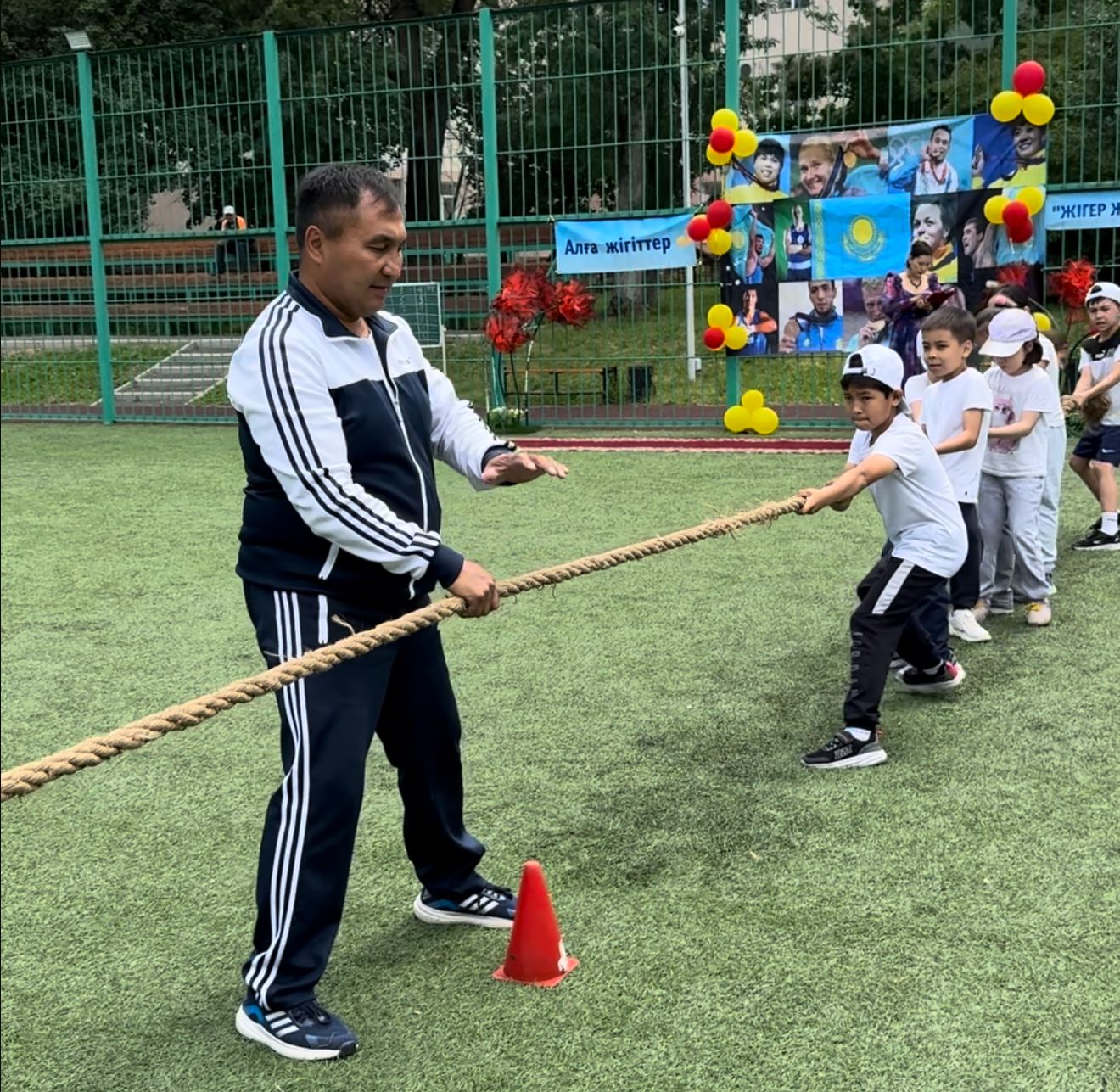 1 маусым- Халықаралық балаларды қорғау күніне арналған “Біз бақытты баламыз” атты спорттық ойын ұйымдастырылды.